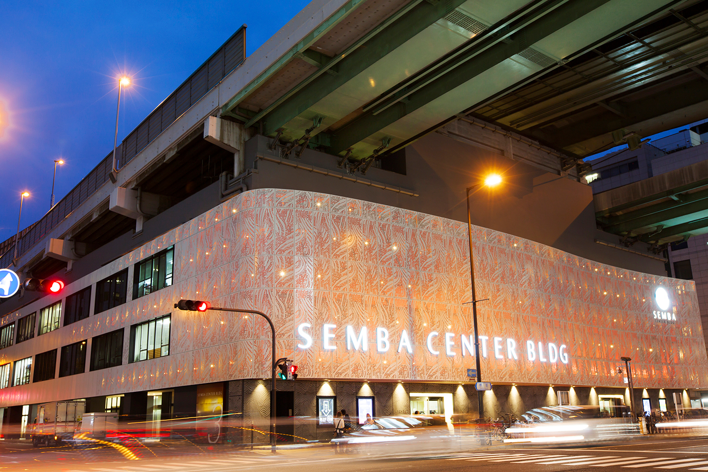 �D��Z���^�[�r��