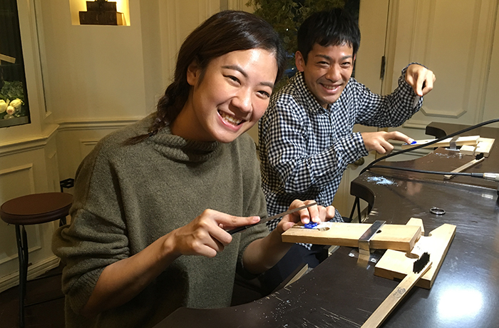 �����s �����